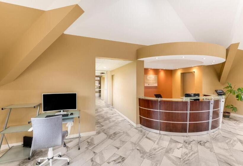 Отель Econo Lodge Inn And Suites