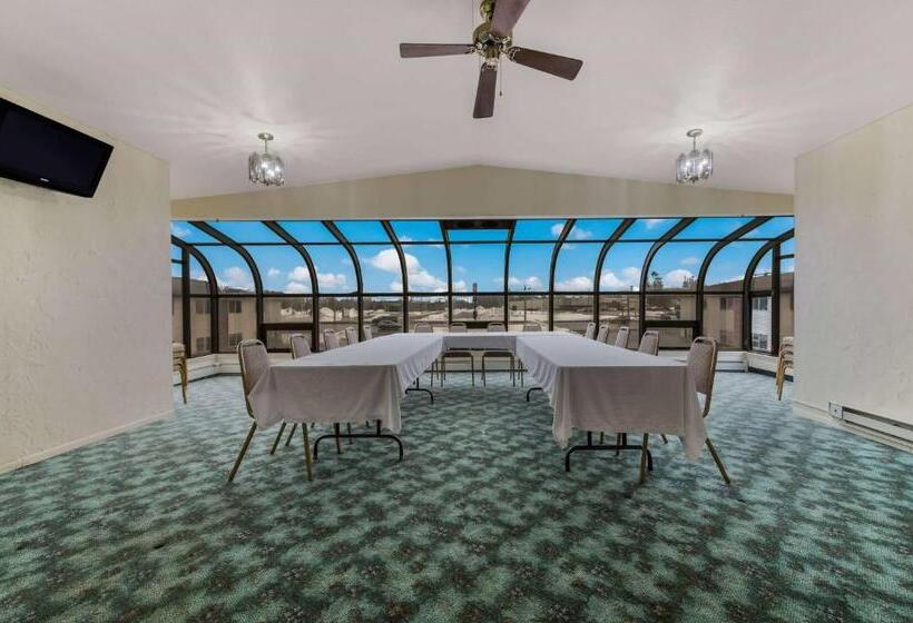 בית מלון כפרי Baymont By Wyndham Iron Mountain