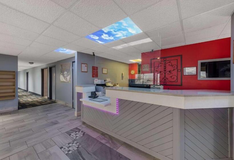 בית מלון כפרי Baymont By Wyndham Iron Mountain