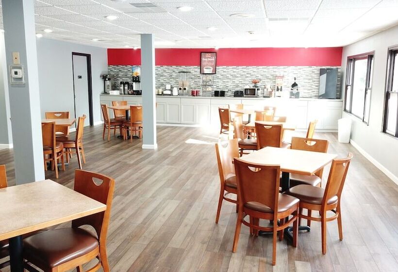 בית מלון כפרי Baymont By Wyndham Iron Mountain