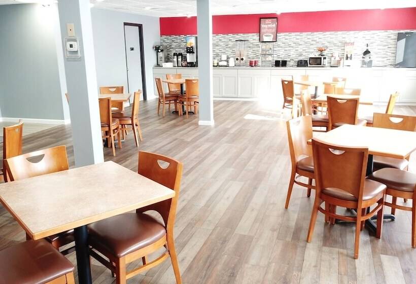 בית מלון כפרי Baymont By Wyndham Iron Mountain