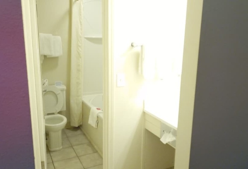 בית מלון כפרי Baymont By Wyndham Iron Mountain