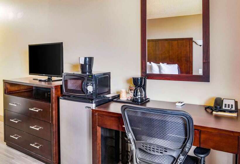 Отель Econo Lodge