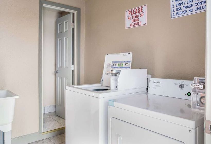 Отель Econo Lodge