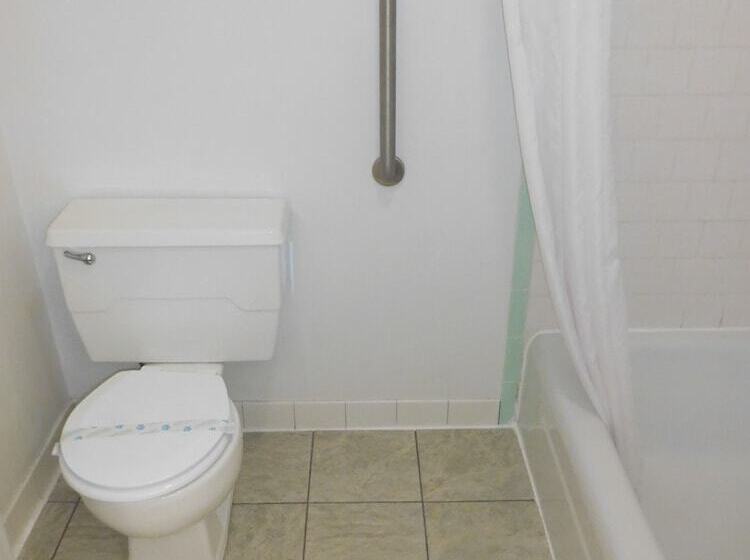 Отель Econo Lodge