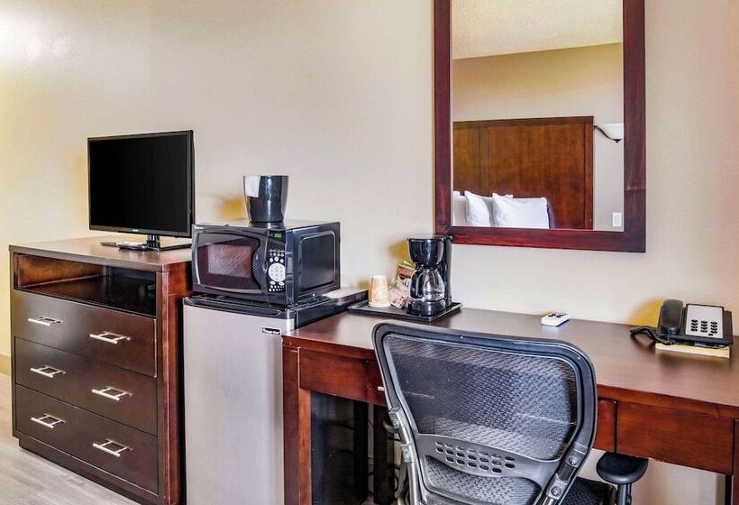 Отель Econo Lodge