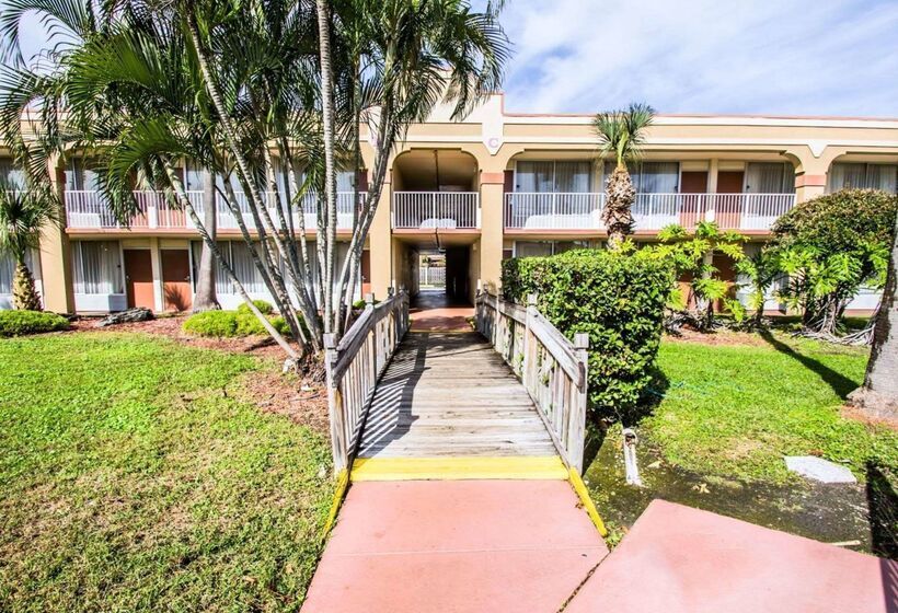 Island Hotel Of Space Coast