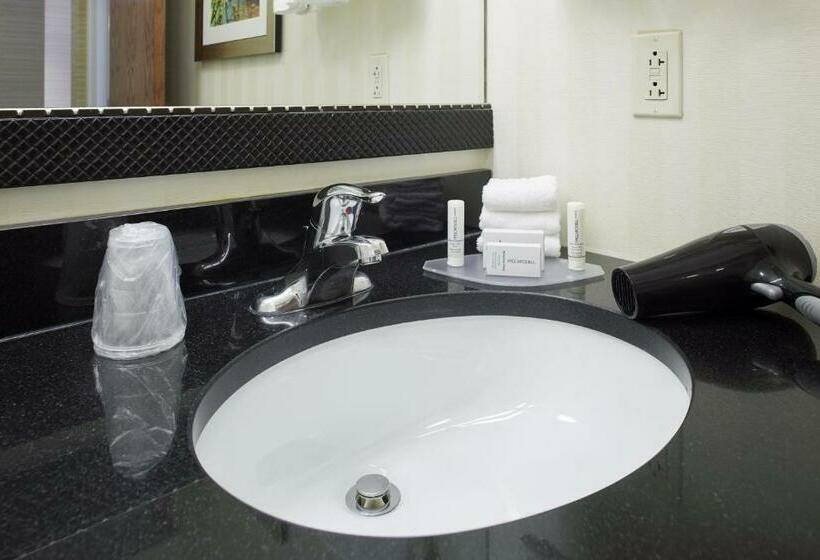 فندق Fairfield Inn & Suites By Marriott Cleveland Beachwood