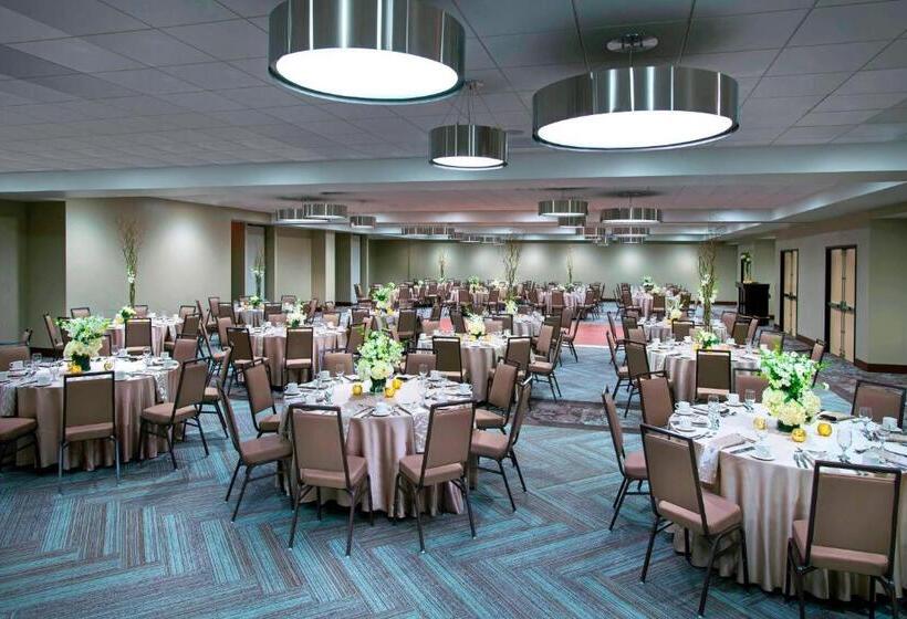 هتل Four Points By Sheraton Charleston