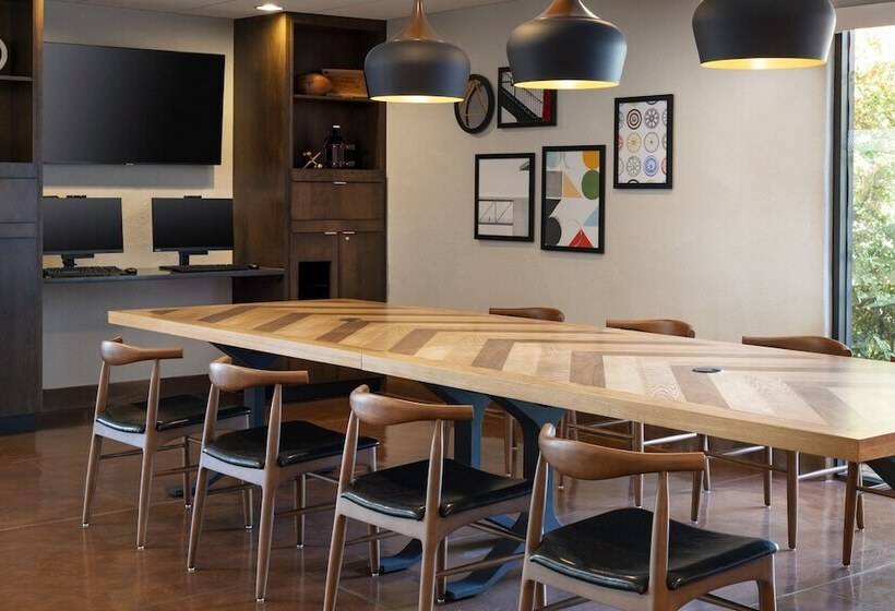 هتل Four Points By Sheraton Tucson Airport