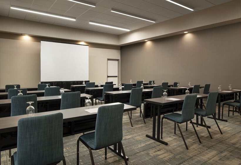 هتل Four Points By Sheraton Tucson Airport