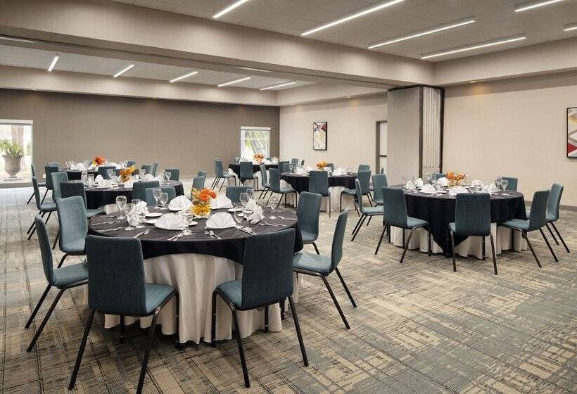 ホテル Four Points By Sheraton Tucson Airport