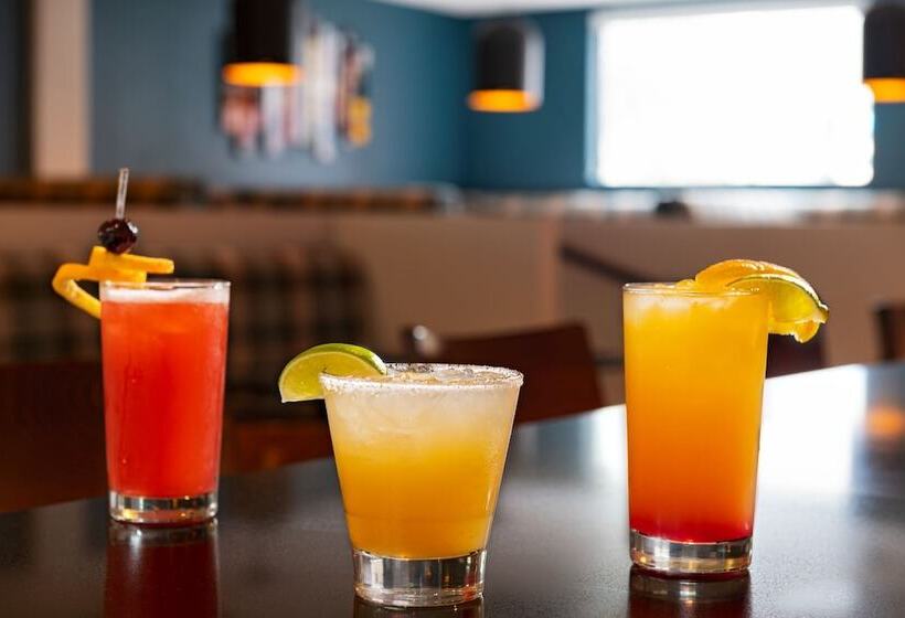 هتل Four Points By Sheraton Tucson Airport