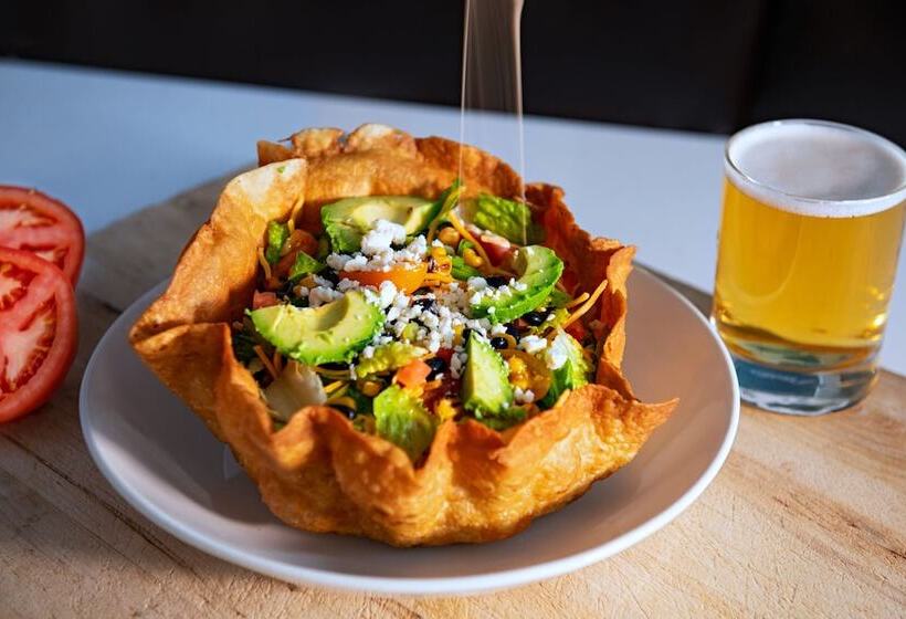 هتل Four Points By Sheraton Tucson Airport