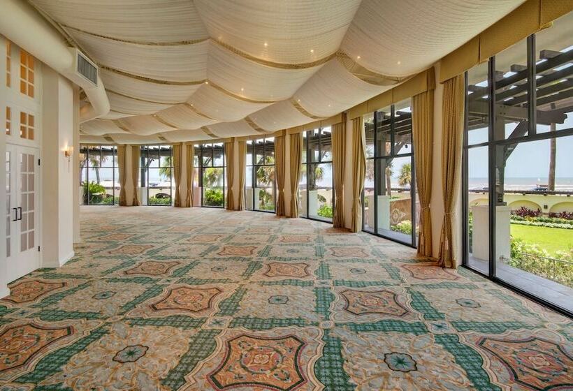 Отель Grand Galvez Resort, Autograph Collection