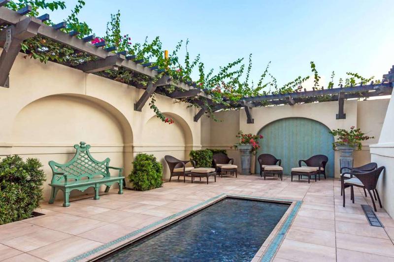 Отель Grand Galvez Resort, Autograph Collection