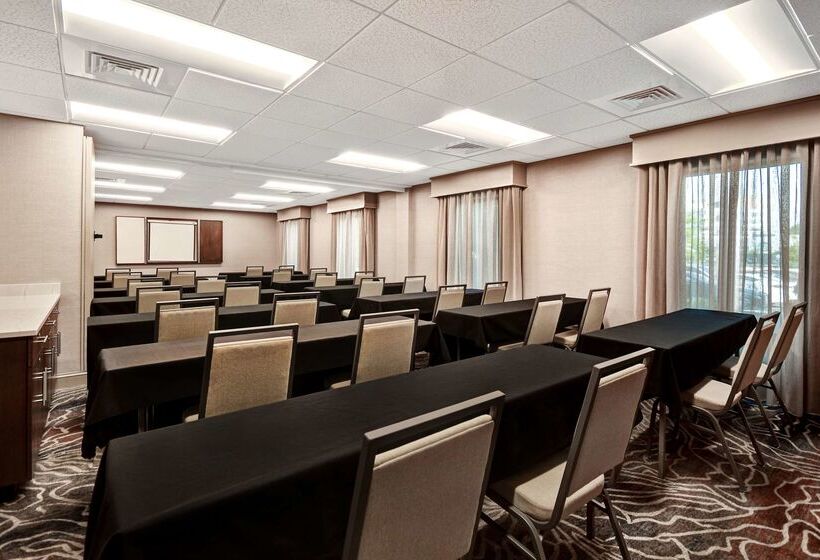 Отель Hampton Inn & Suites Alexandria Old Town Area South