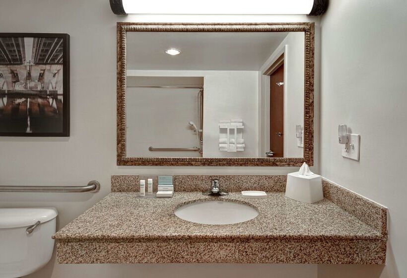 Отель Hampton Inn & Suites Alexandria Old Town Area South