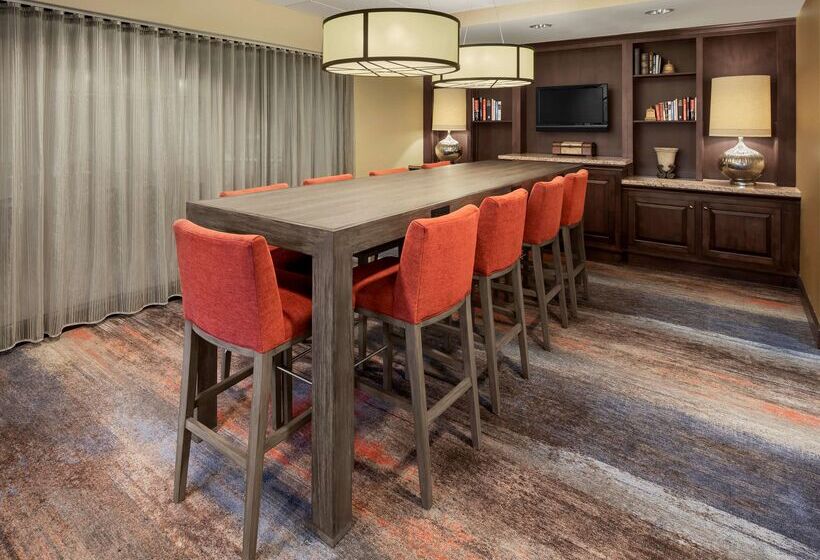 Отель Hampton Inn & Suites Alexandria Old Town Area South