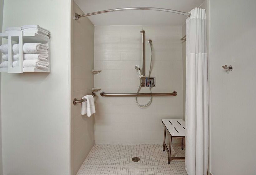 Отель Hampton Inn & Suites Alexandria Old Town Area South