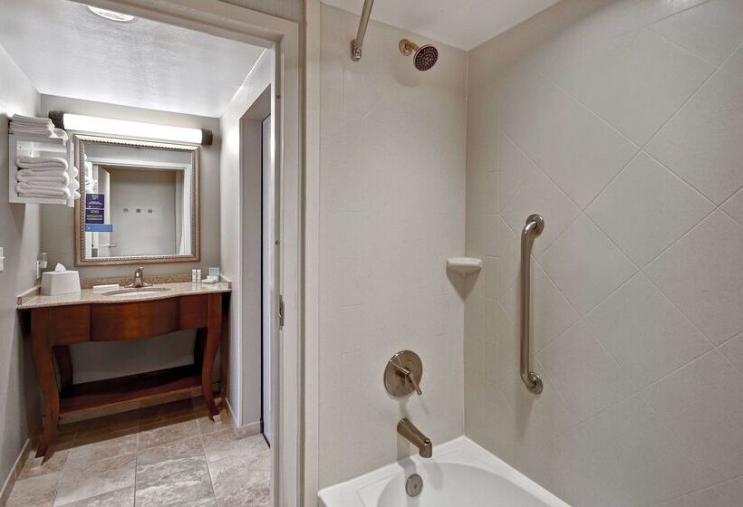 هتل Hampton Inn & Suites Alexandria Old Town Area South