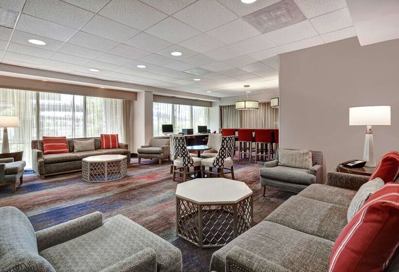 Отель Hampton Inn & Suites Alexandria Old Town Area South