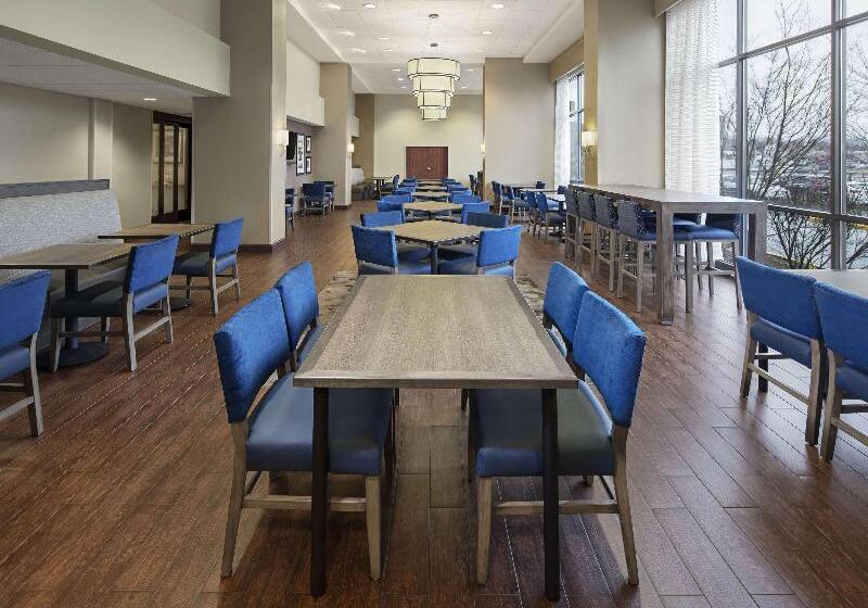 Отель Hampton Inn & Suites Alexandria Old Town Area South