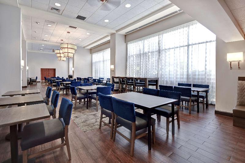 هتل Hampton Inn & Suites Alexandria Old Town Area South