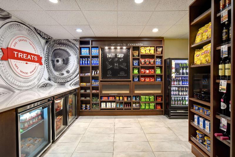 Отель Hampton Inn & Suites Alexandria Old Town Area South