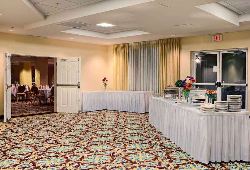 هتل Hilton Garden Inn Springfield, Il