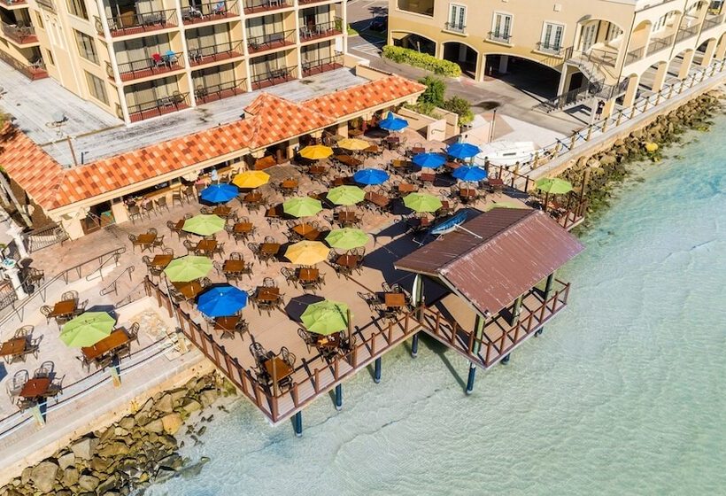 בית מלון כפרי Holiday Inn & Suites Clearwater Beach, An Ihg