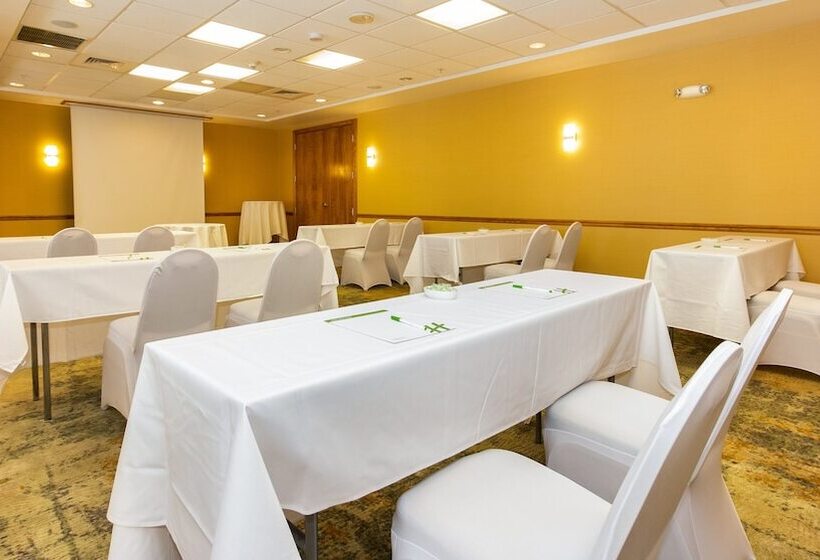 בית מלון כפרי Holiday Inn & Suites Clearwater Beach, An Ihg