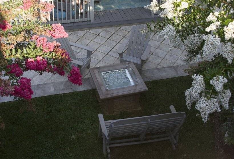 هتل Holiday Inn Asheville East Blue Ridge Pkwy, An Ihg