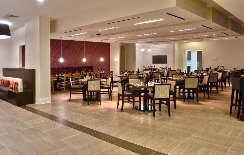 בית מלון כפרי Holiday Inn Charlotte Airport, An Ihg