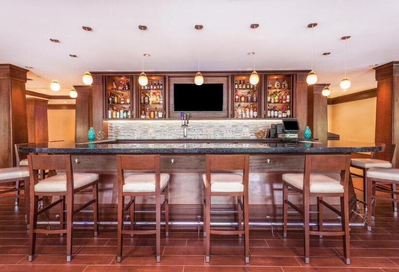 هتل Holiday Inn Charlottesville Monticello, An Ihg