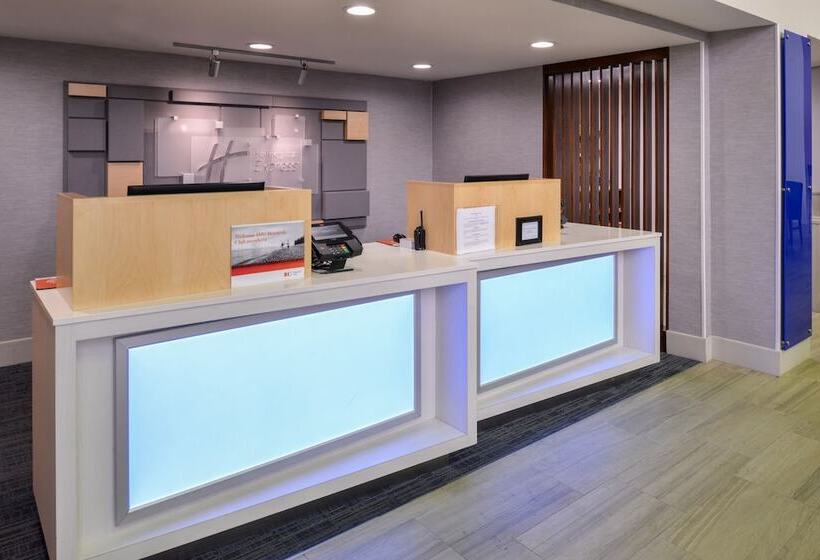 Отель Holiday Inn Express Palm Desert, An Ihg