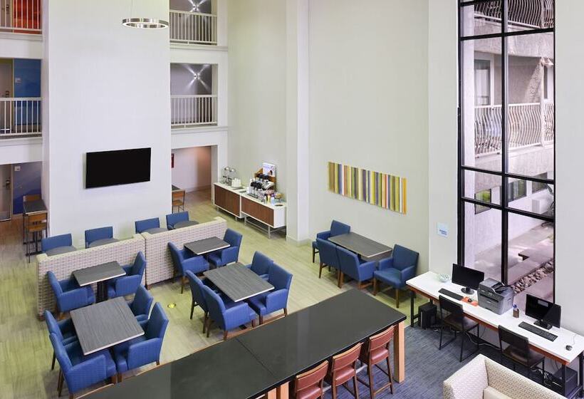 Отель Holiday Inn Express Palm Desert, An Ihg