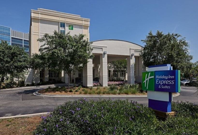 בית מלון כפרי Holiday Inn Express & Suites Charleston Dwtn Westedge, An Ihg