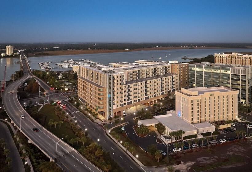 בית מלון כפרי Holiday Inn Express & Suites Charleston Dwtn Westedge, An Ihg