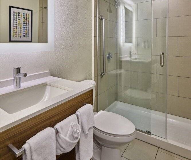 Отель Holiday Inn Express & Suites Charleston Dwtn Westedge, An Ihg