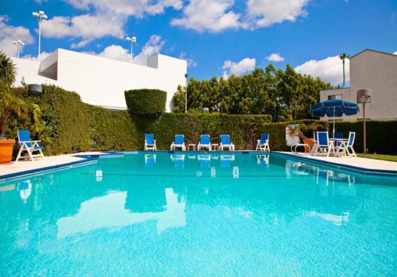 Отель Holiday Inn Express Van Nuys, An Ihg