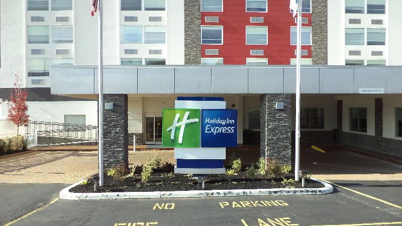 Отель Holiday Inn Express Richmond   Midtown, An Ihg