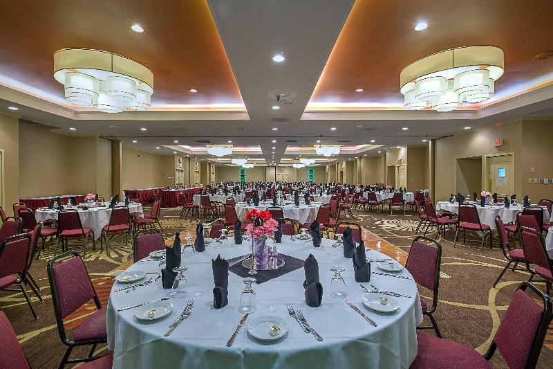 هتل Holiday Inn Roanoke   Tanglewood Route 419 & I 581, An Ihg