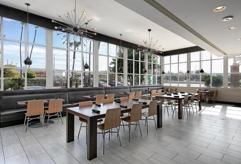 ホテル Holiday Inn West Covina, An Ihg