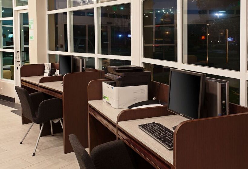 ホテル Holiday Inn West Covina, An Ihg