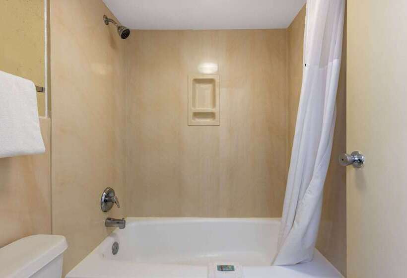 Howard Johnson Hotel & Conference Center By Wyndham Salem