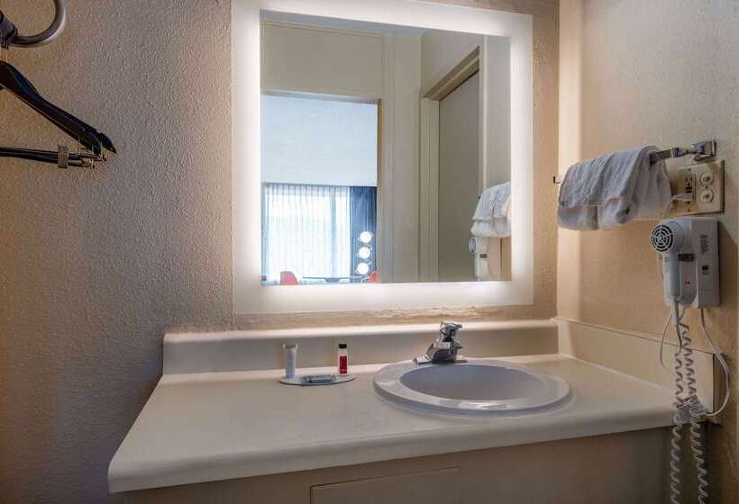 Howard Johnson Hotel & Conference Center By Wyndham Salem