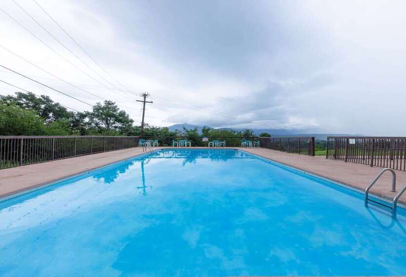 Howard Johnson Hotel & Conference Center By Wyndham Salem