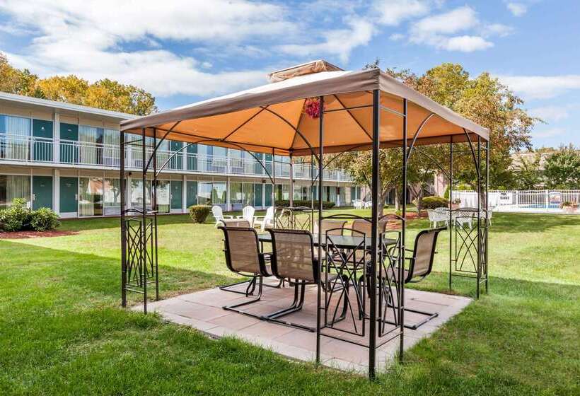 فندق Howard Johnson By Wyndham Albany