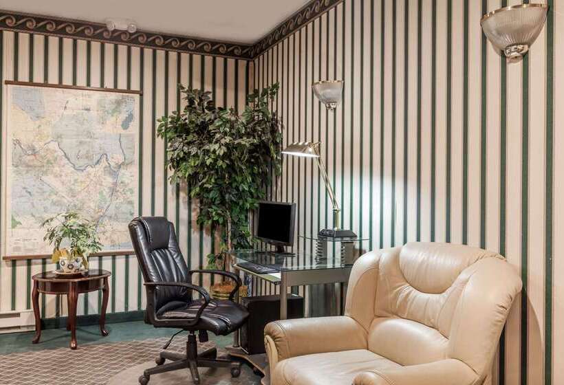 فندق Howard Johnson By Wyndham Albany